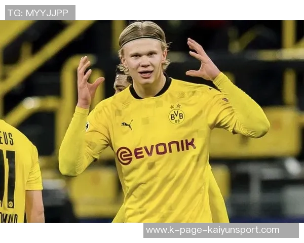 内马尔与父亲重温巴萨辉煌岁月感慨万千情深意重